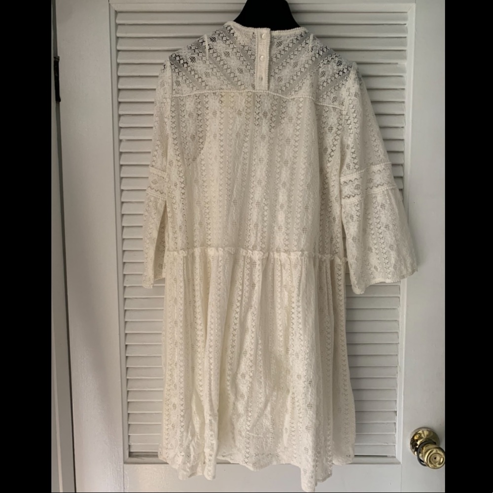 Lace dress - Picture 3 of 5